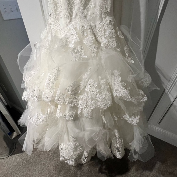 Brand new Maggie sottero adalee wedding dress size 4, belt not included - Picture 6 of 9